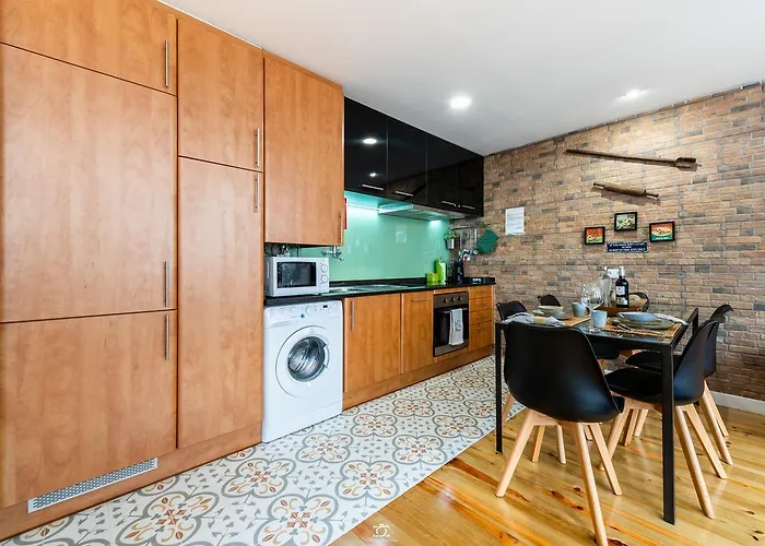 Merc Downtown's Place Apartment *